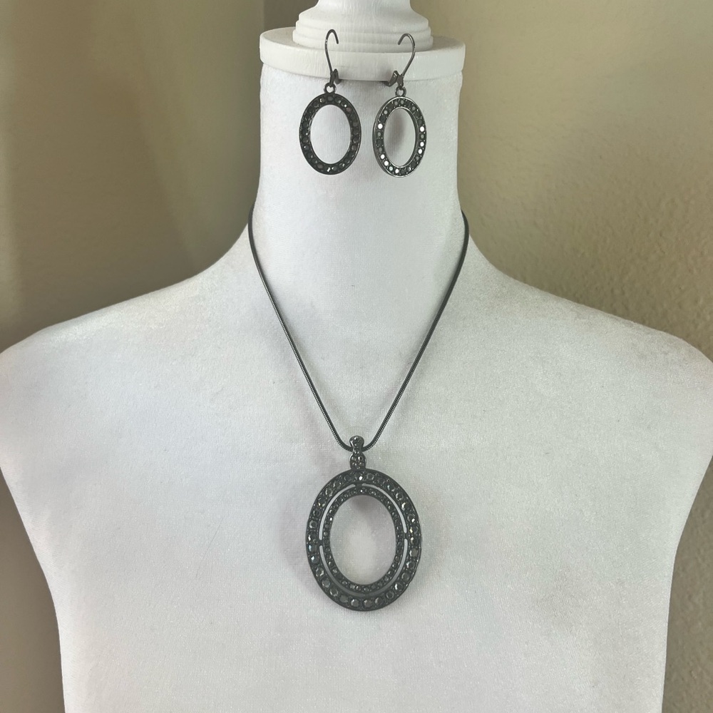 Necklace and earring set